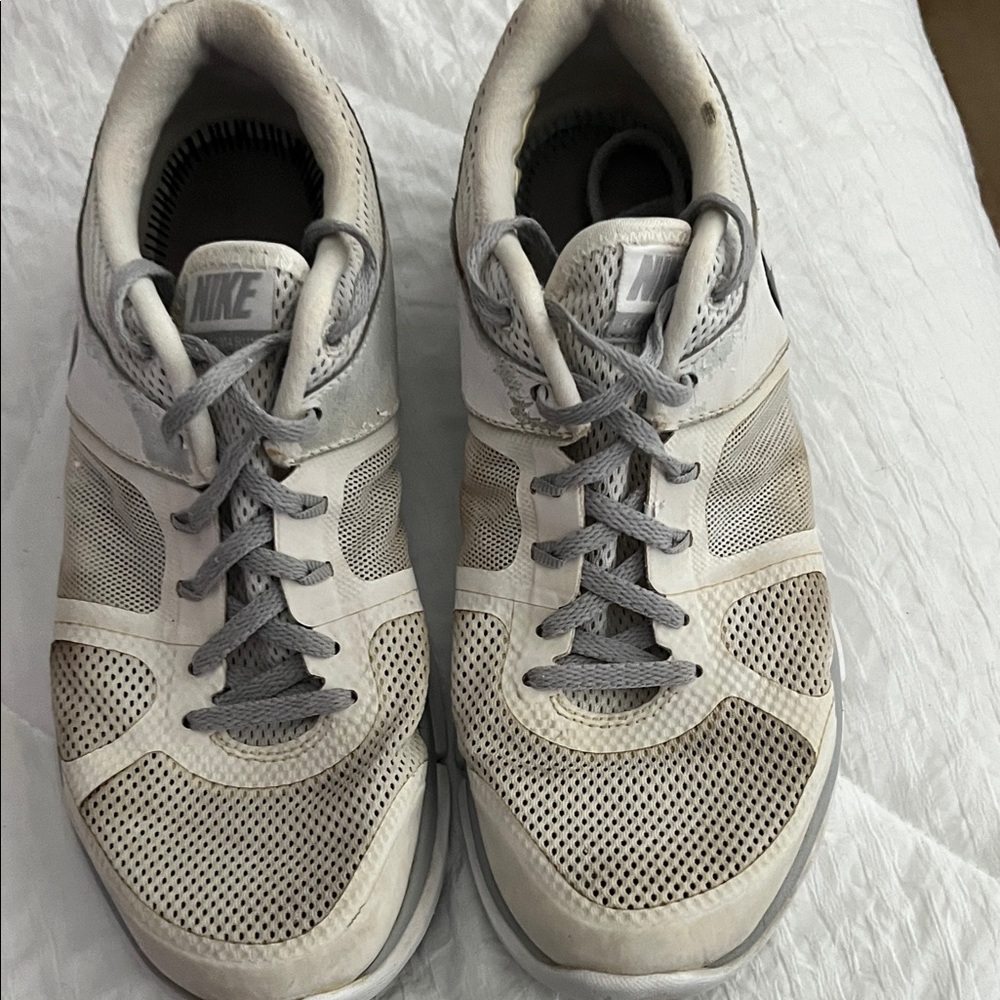Nike White Women’s Running Shoes  Sz 10